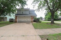Building Photo - 3 Bed | 2.5 Bath in Jenks!