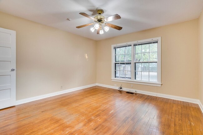 Building Photo - Urban Farmhouse - 2BD/2BA - Work Shop - Hu...