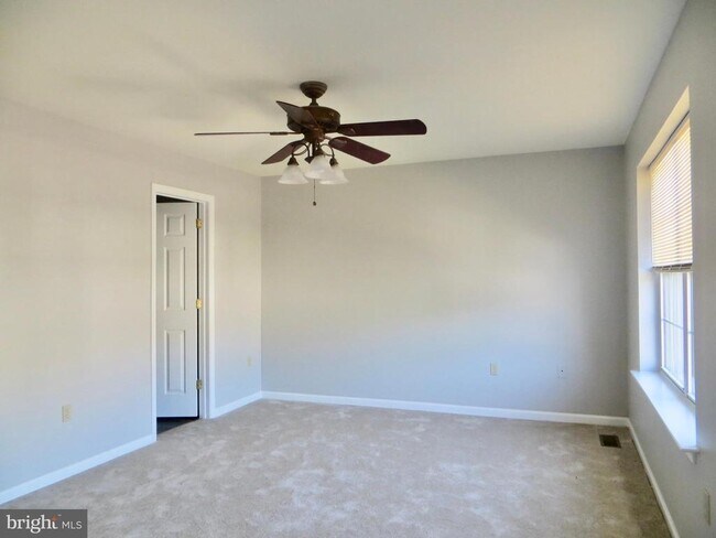 Building Photo - 105 Vernon Ct