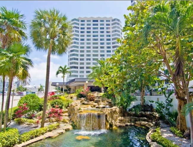 Building Photo - 905 Brickell Bay Dr