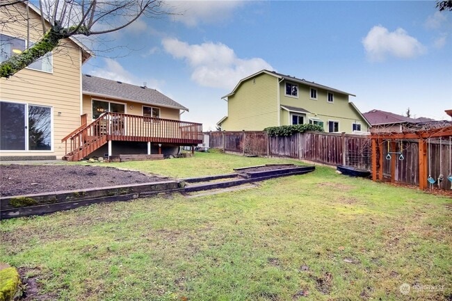 Building Photo - Well Maintained 3 Bed 2.5 Bath for Rent!