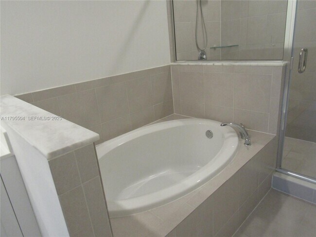 Building Photo - 1414 SE 26th Ter