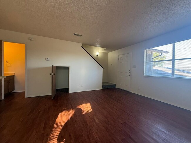 Building Photo - 8102 Dunn St