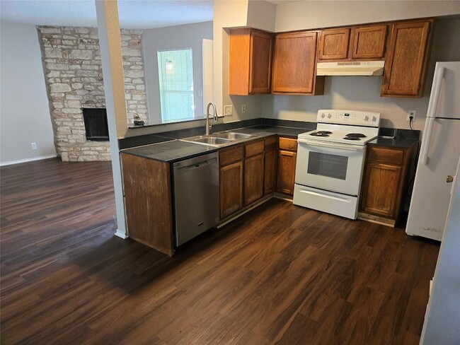 Building Photo - 10207 Brownie Dr