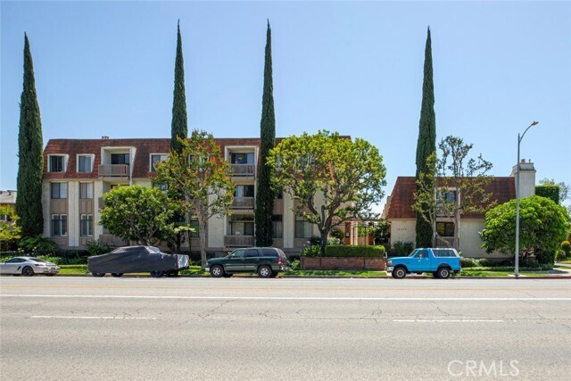 Building Photo - 10470 Riverside Dr