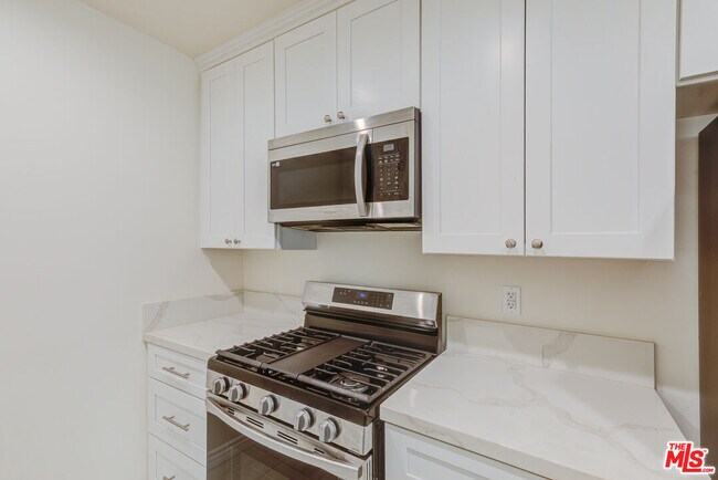 Building Photo - 1643 N Formosa Ave