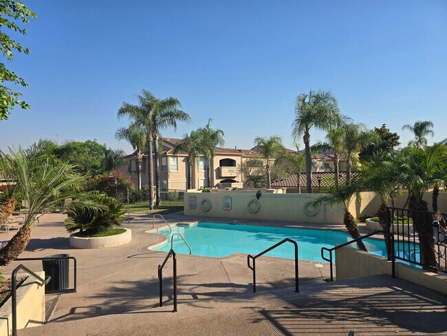 Building Photo - CANYON CREST CONDO