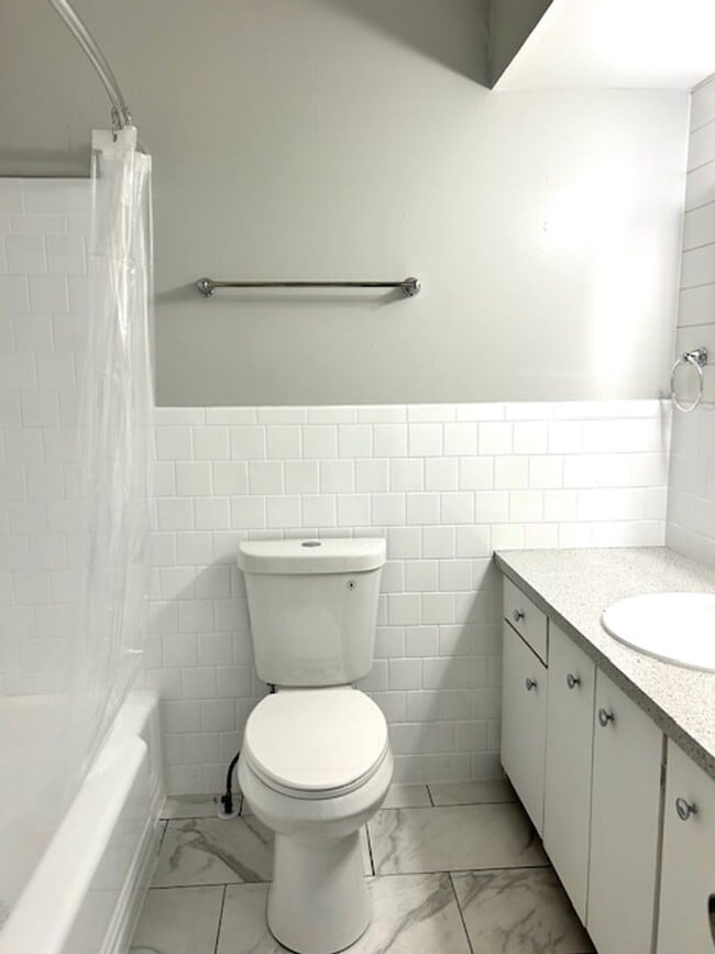 Building Photo - 55+Community - ANNUAL  1/1 GREAT LOCATION - UPDATED UNIT WITH COMMUNITY HEATED POOL!