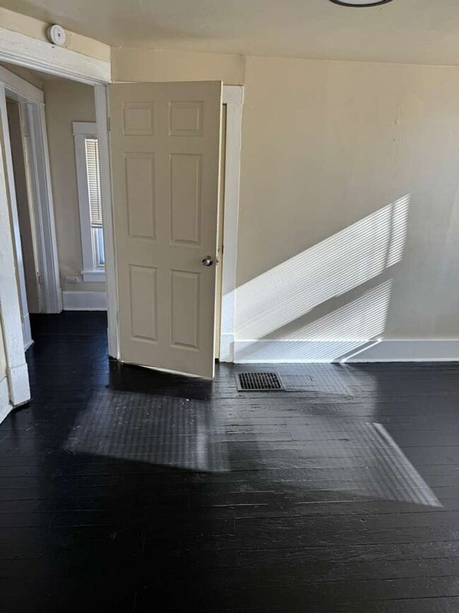 Building Photo - Spacious 2 Bedroom Home for Rent – Updated & Move-In Ready!