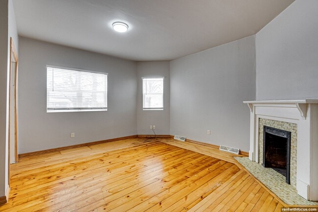 Building Photo - 618 N Ashland Ave