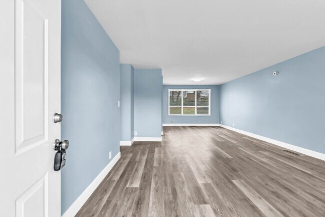 Building Photo - !!!!Fully Renovated 3 Bedroom Home in a Convenient Clarksville Location!!!!