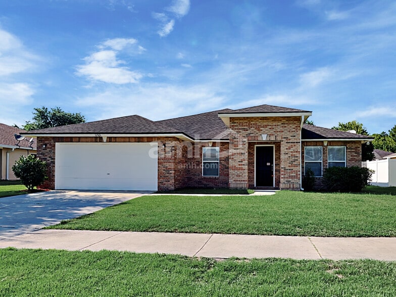 Primary Photo - 11501 Brian Lakes Dr N