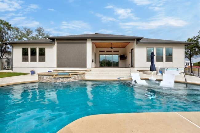 Building Photo - 116 Stardusty