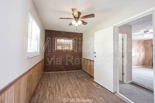 Building Photo - 3926 Malibu Dr