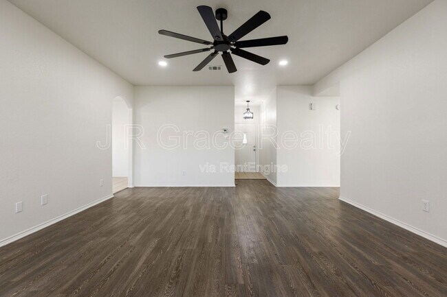 Building Photo - 10017 Barton Creek Dr