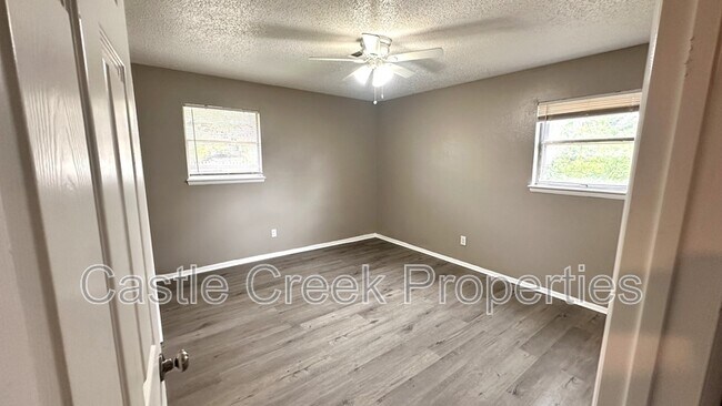 Building Photo - 1803 Fox Ave