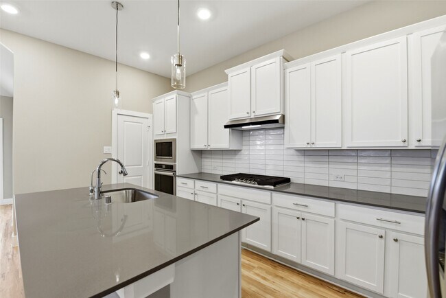 Building Photo - 808-808 Marisol Bay Dr