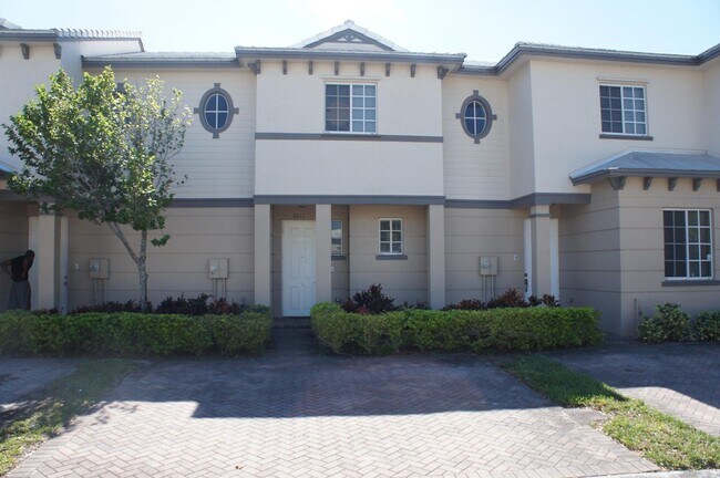 Primary Photo - 2011 Nassau Dr