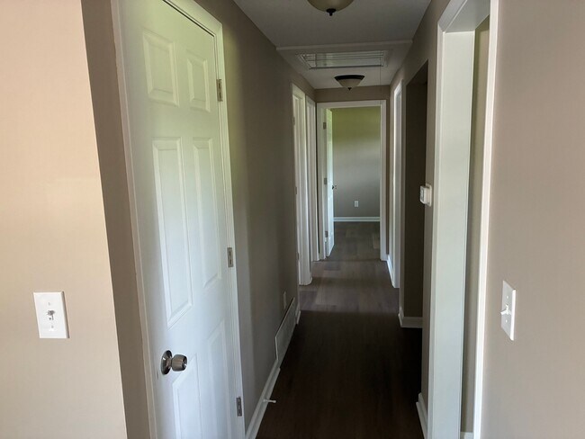 Building Photo - 418 Ranchero Pl
