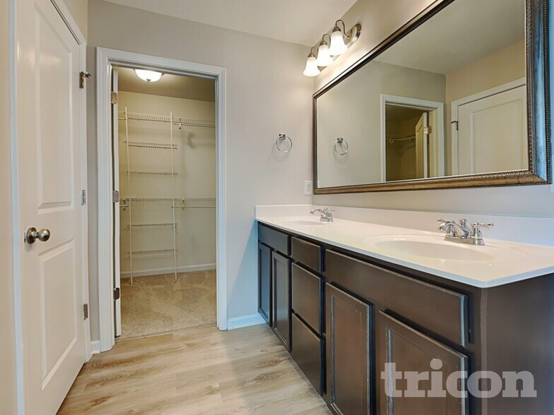 Building Photo - 539 Branch Wood Dr