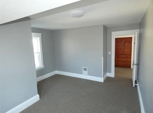 Building Photo - Gorgeous 4 bed, 2.5 bath in Lakewood