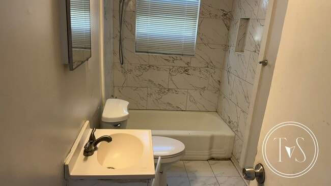 Building Photo - RATE DROP ALERT (was $1600/month)!