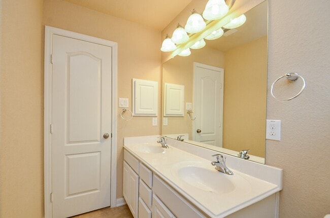 Building Photo - 6022 Preserve Ln