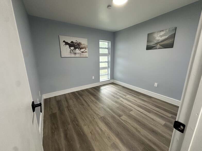 Building Photo - 814 SW 12th Pl