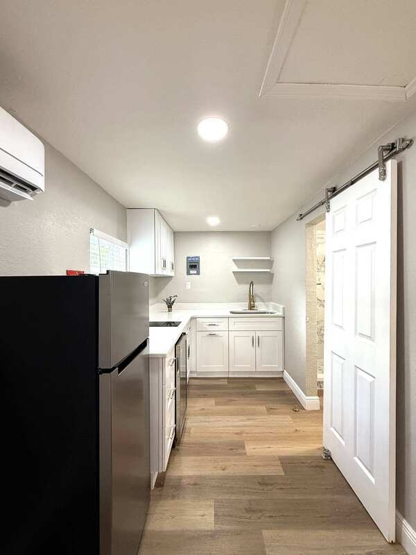 Building Photo - 1704 E Elm Rd