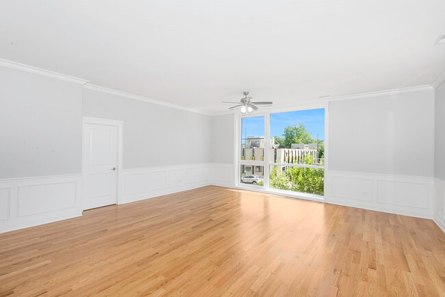 Building Photo - 520 N Western Ave