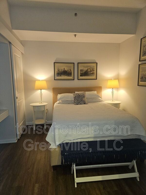 Building Photo - 100 E Washington St