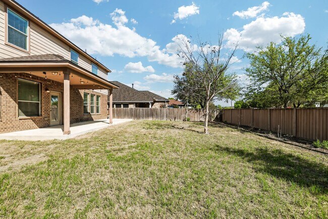 Building Photo - ***APPLICATION CURRENTLY UNDER REVIEW***Spacious Cul-de-sac home located close to Seaworld, Lackl...