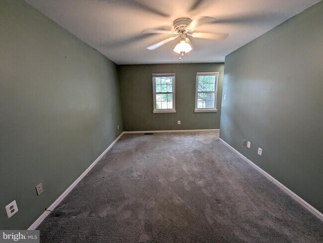 Building Photo - 8358 Stationhouse Ct