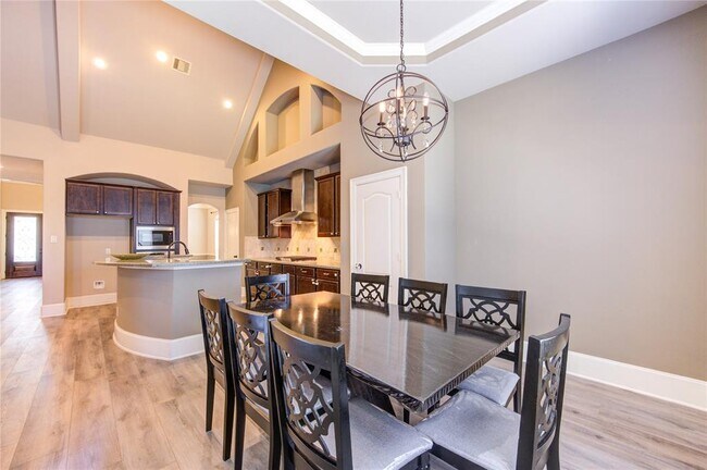 Building Photo - 611 Whitney Oaks Ln