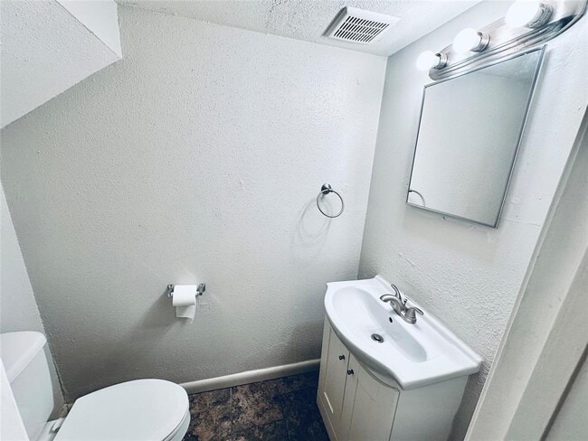 Building Photo - 3822 Southway Dr