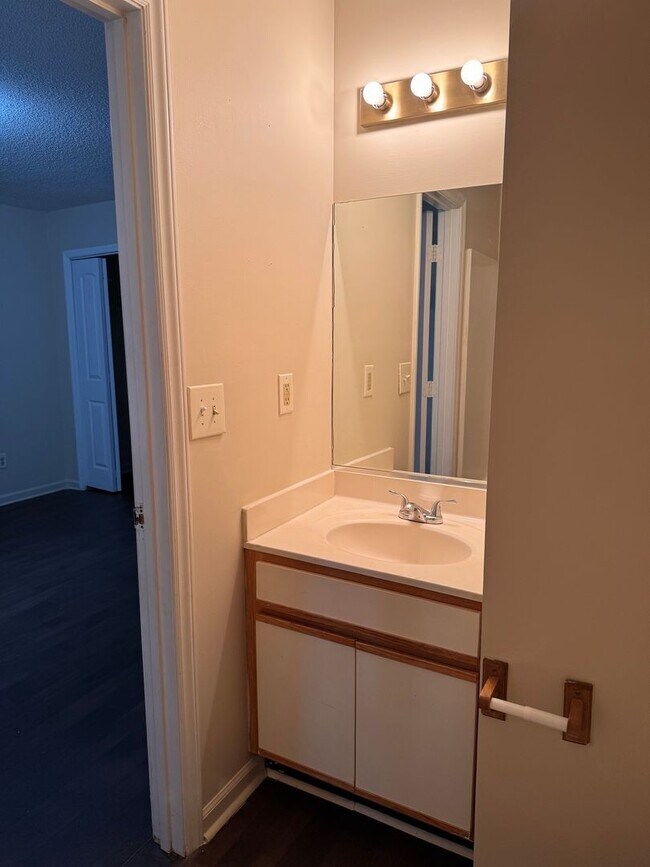 Building Photo - 2024