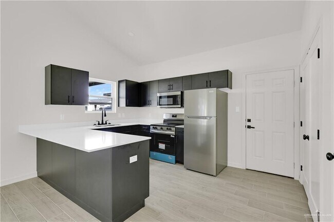 Building Photo - 23 Robin Rd