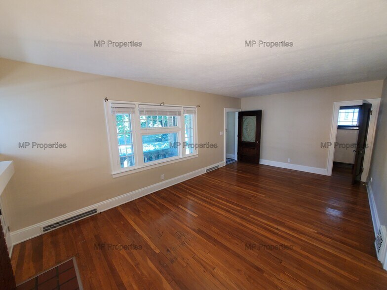 Building Photo - 1302 Hathaway Ave