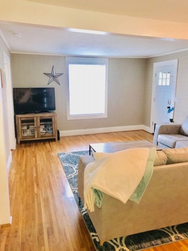 Building Photo - WINTER SPECIAL!!!! Beautiful 3 bedroom hom...