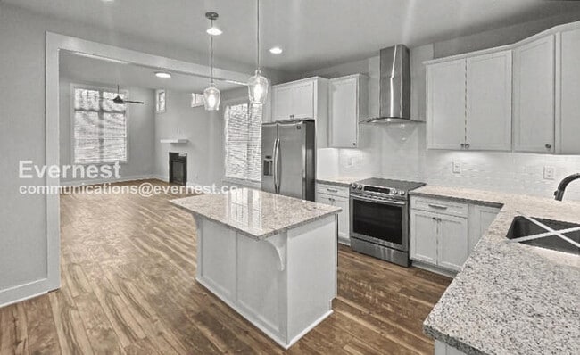 Building Photo - 4 Bed/2.5 Bath Home with Garage / Pet-Friendly / Available Now!