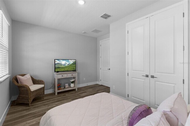 Building Photo - 2205 Broadbrook Dr
