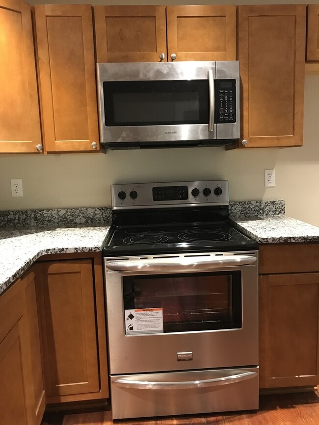 Building Photo - 9050 Easton Rd