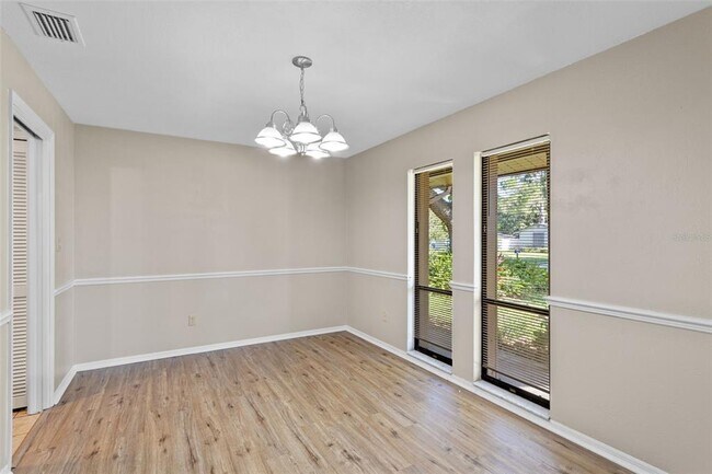 Building Photo - 525 Garden Heights Dr