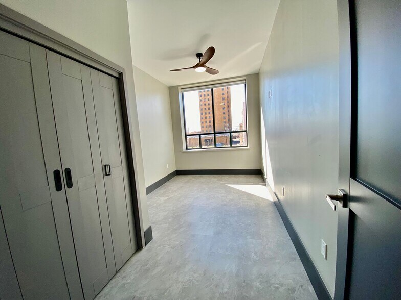 Building Photo - 116 E Randolph Ave