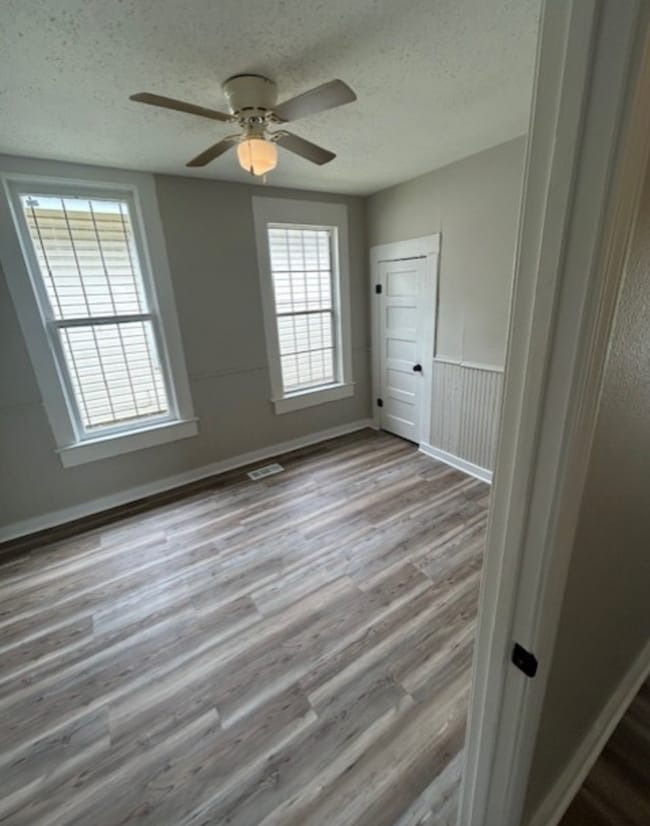 Building Photo - PRICE REDUCED LIMITED TIME! RECENTLY UPDAT...