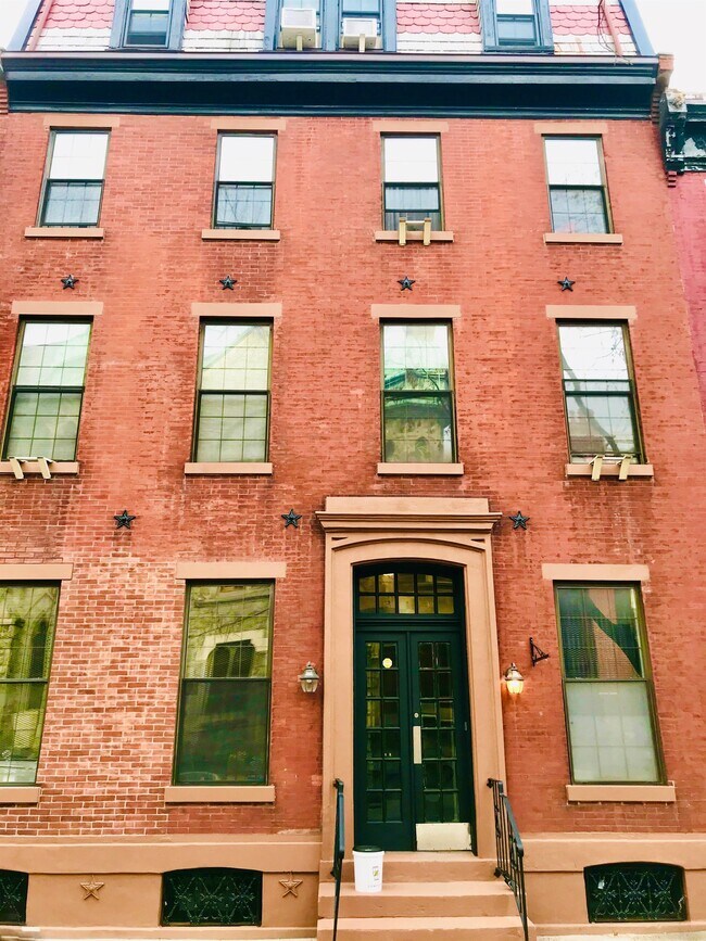 Building Photo - 313 S 18th St