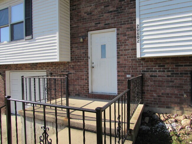 Building Photo - 3 Bedroom House Close to FLW -  New LVP Fl...