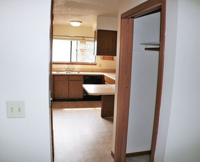 Building Photo - $1,375 | 3 Bedroom, 2.5 Bathroom Town Home...