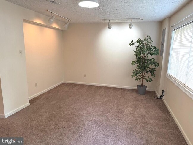 Building Photo - 12866 Bison Ct