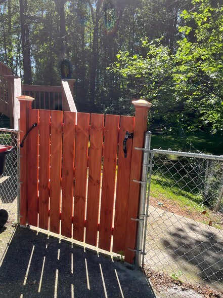 Building Photo - 2013 Addison Rd NE